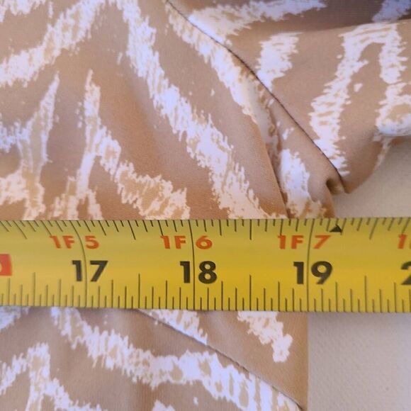 J McLaughlin Womens Beige White Print Long Sleeve Tunic Top Medium - Picture 7 of 12